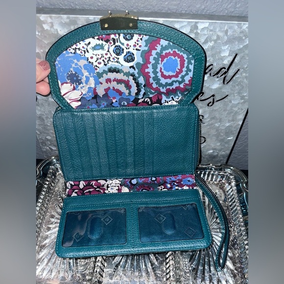 Used Vera Bradley Leather Ultimate Wristlet In Sycamore Forest Green - Picture 3 of 3